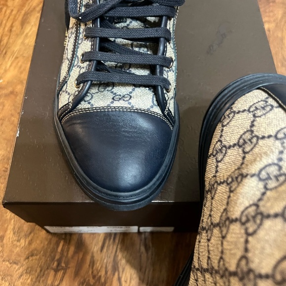 Gucci men sneakers 8 1/2 G gently worn with box. US Sz 9.5. - Picture 4 of 16